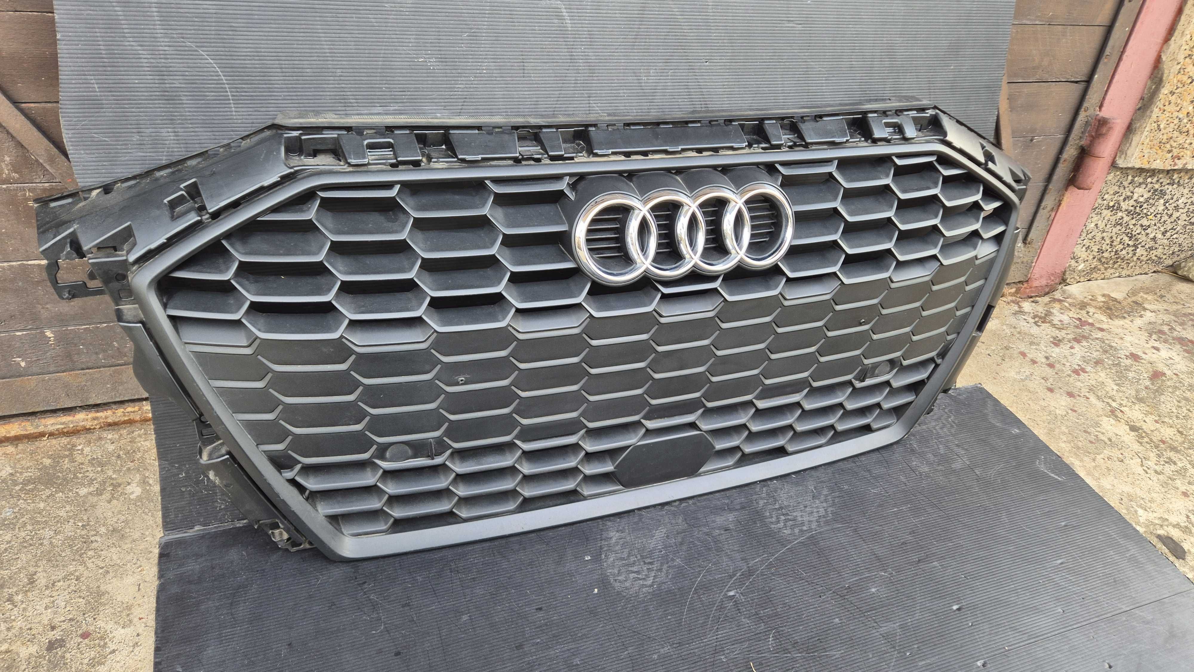 Atrapa chłodnicy GRILL Audi A3 8Y 2020- S-LINE OE 8Y0 Stan BDB ORYG !