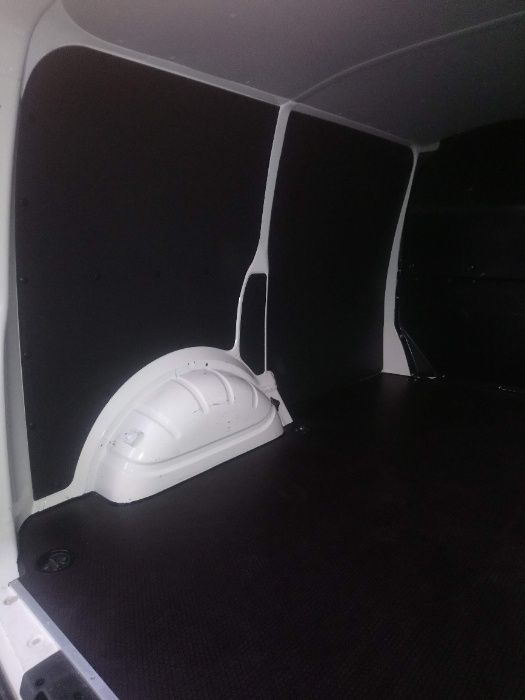 VW T6 L2H1 Zabezpieczenie paki auta tworzywem PCV