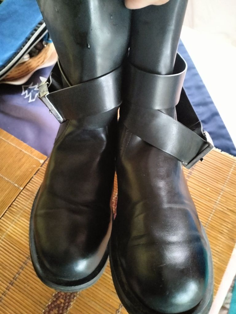 Продам сапожки р.40