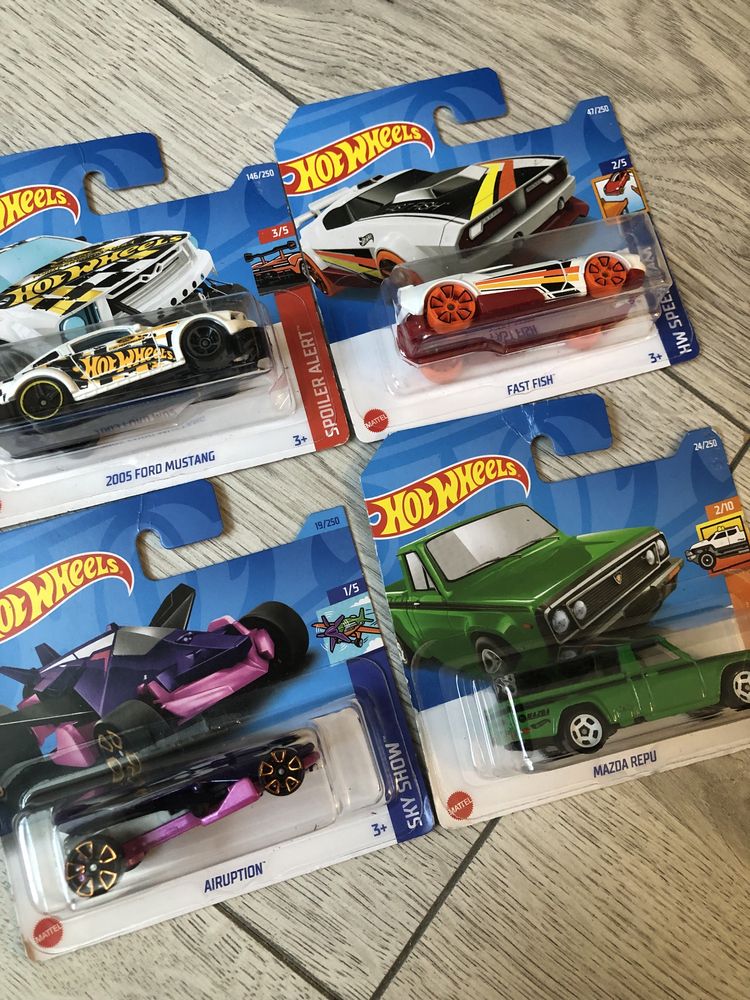 машинки hot wheels.