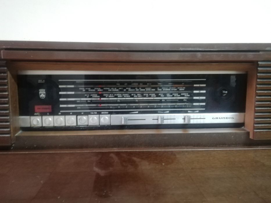 Gira Discos Antigo Grundig (Promoção da Semana)