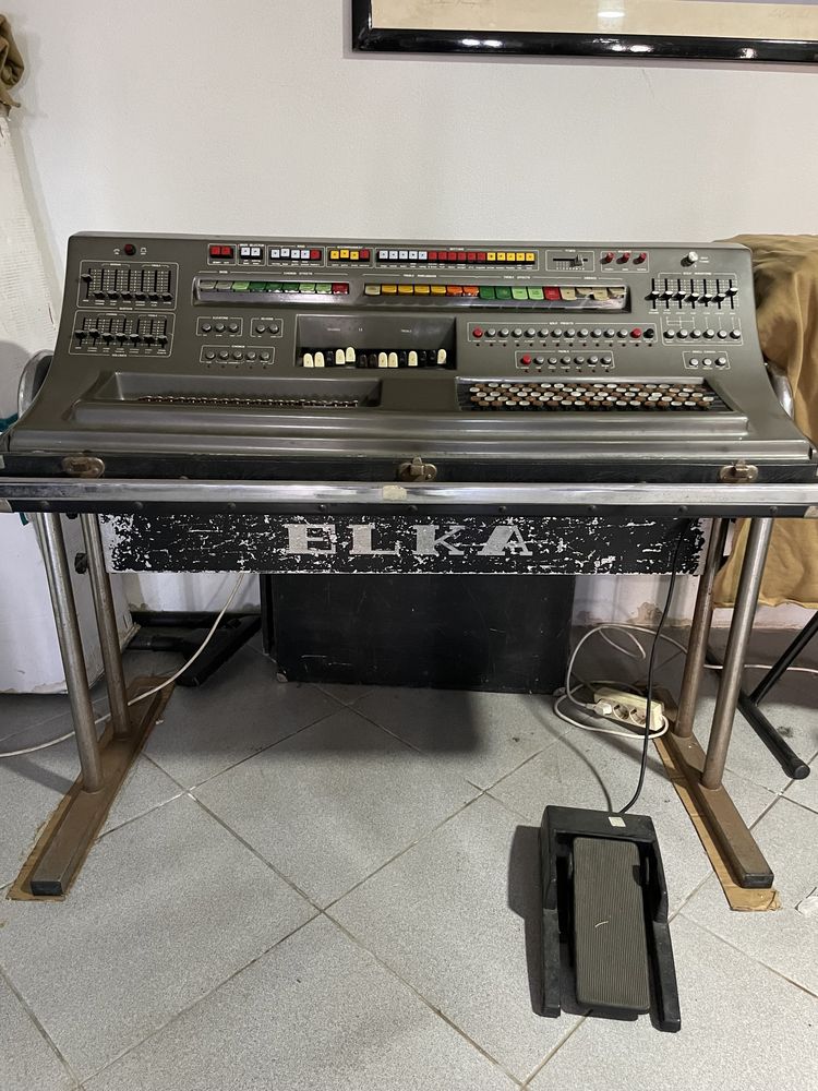 Órgão de música vintage elka 802