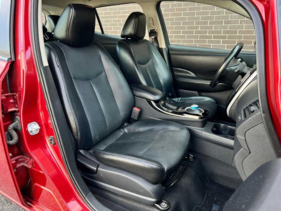 Nissan LEAF SL      2015