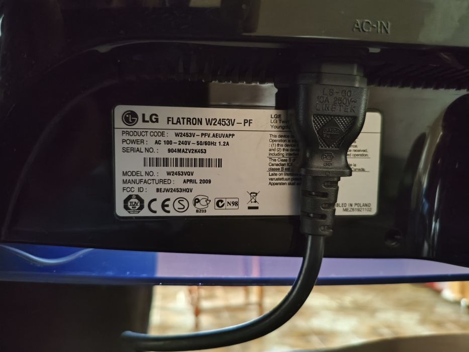 Monitor LG 24 a funcionar