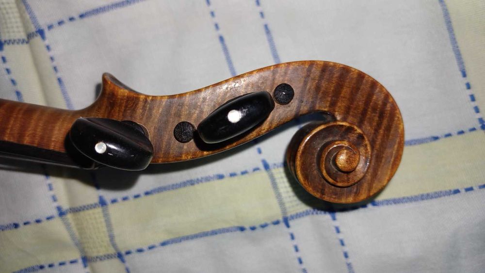 Продам старинную скрипку.