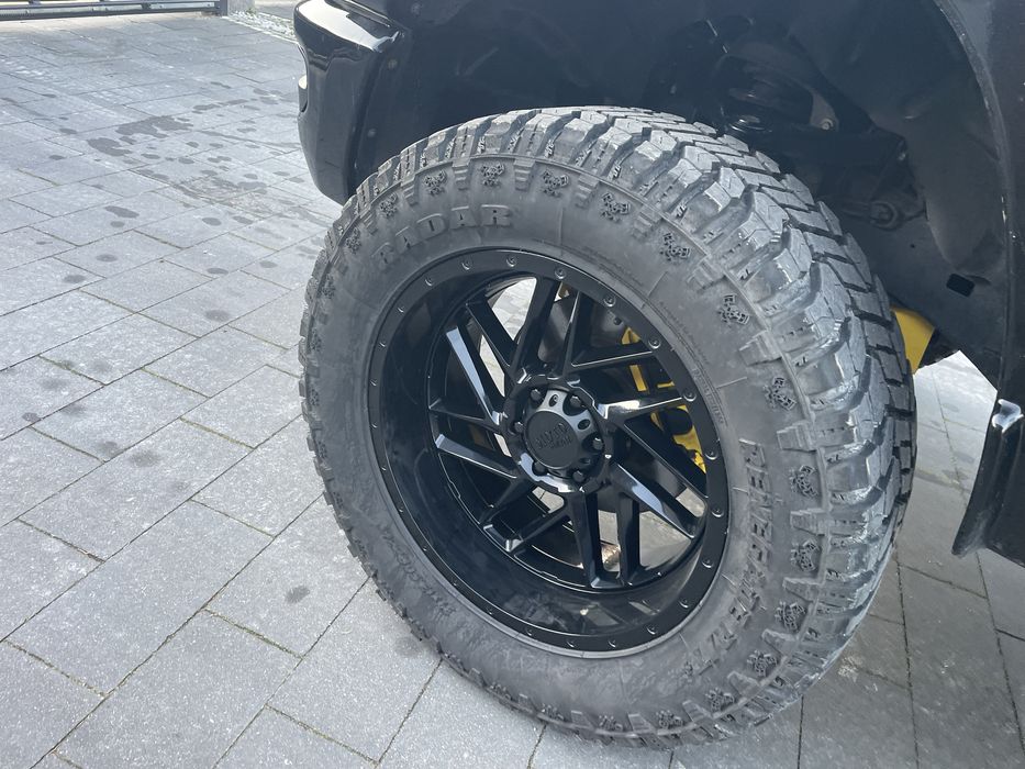 Ram 1500 Sport 5.7 LPG lift 6” duzy byk czarny zarejestrowany kola 37”