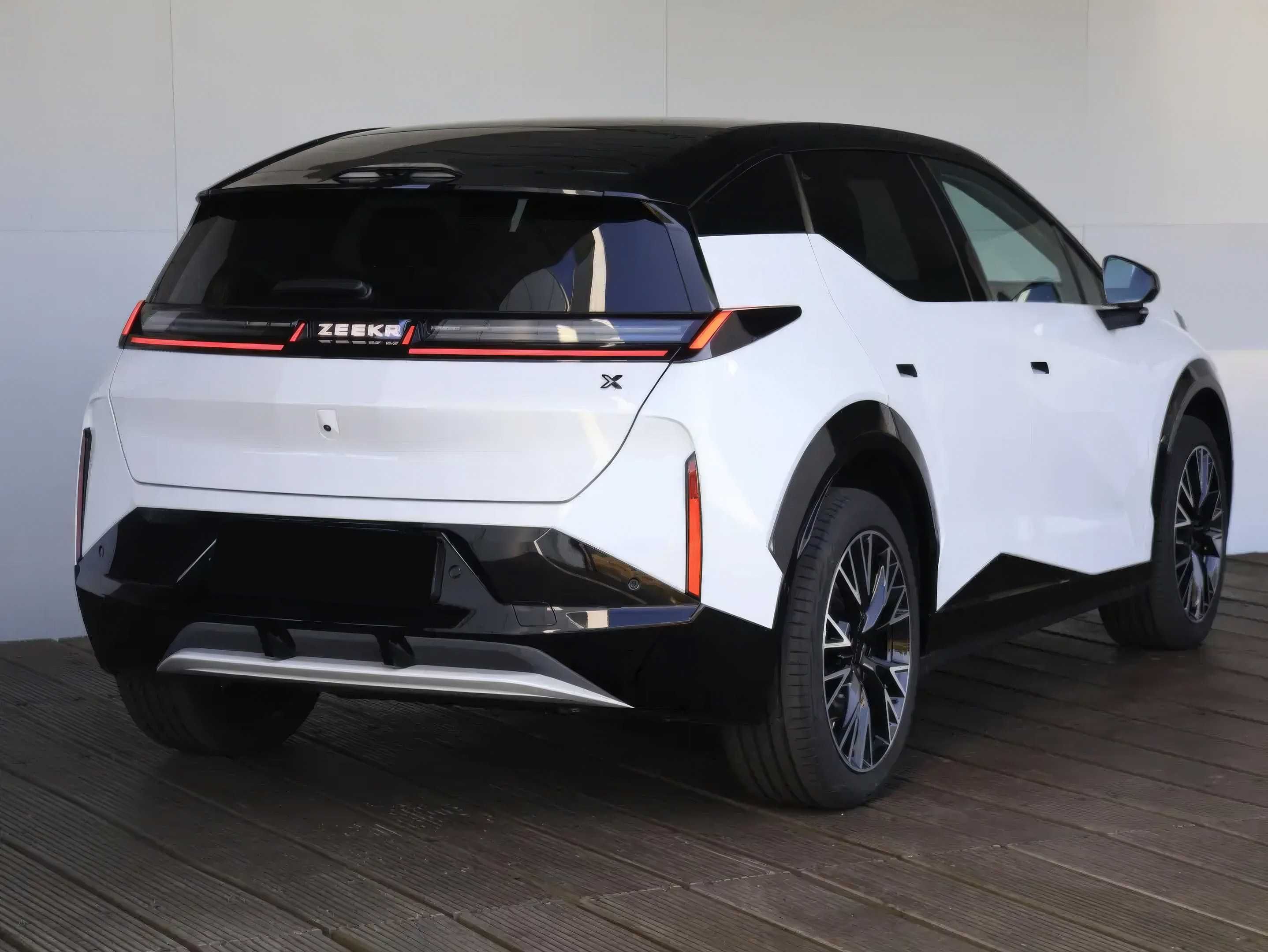 2025 Zeekr X AWD Privilege 69 kWh