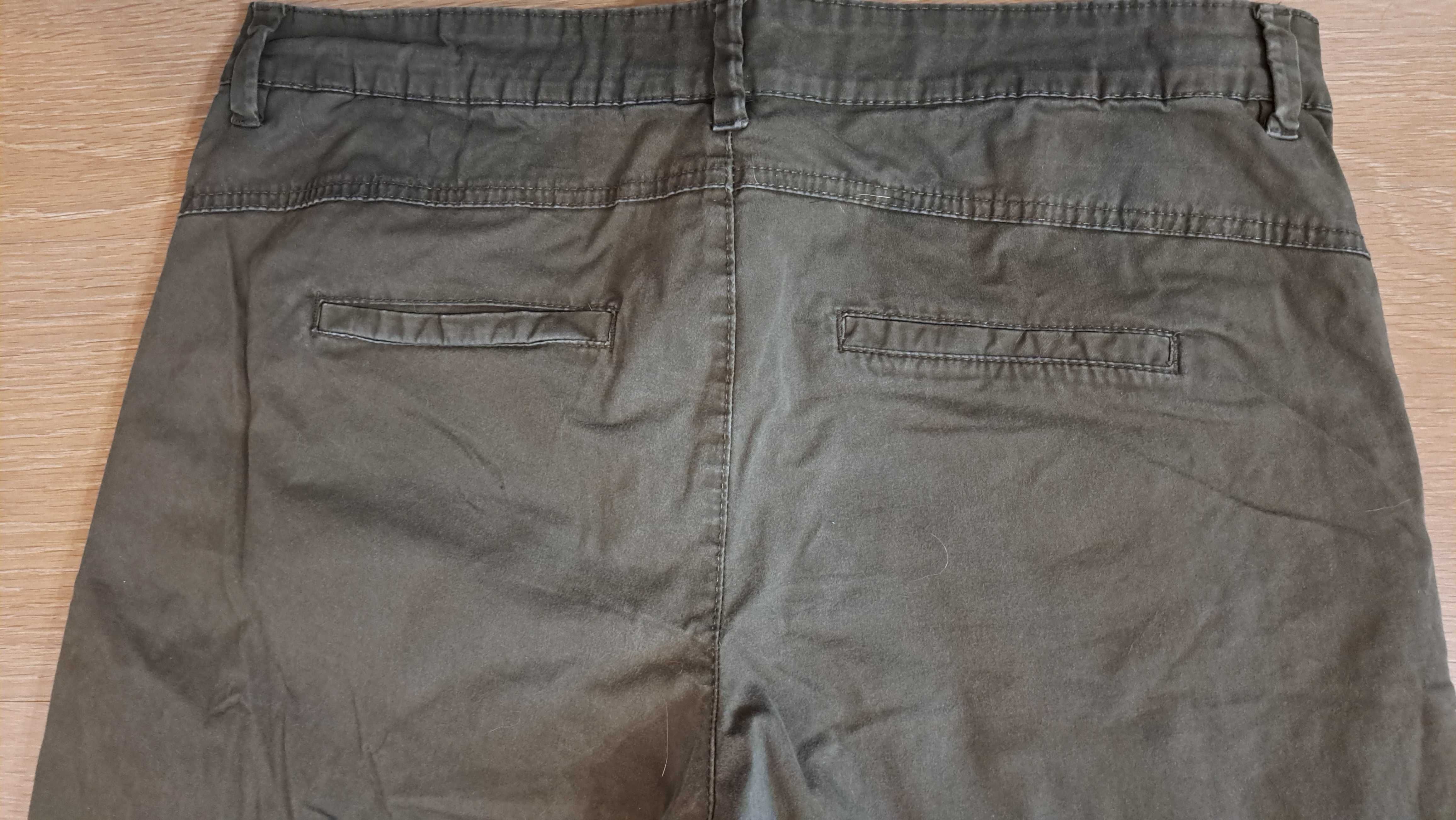 Spodnie proste khaki Reserved 40
