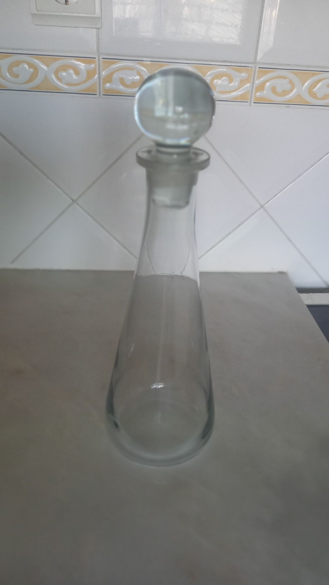 Garrafa de cristal antiga