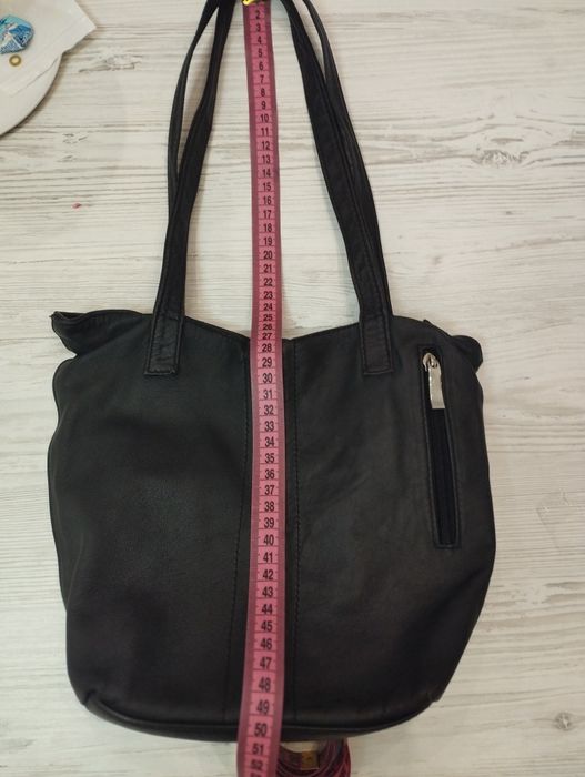 Чорна шкіряна сумочка в ідеальному стані сумка шкіра кожаная сумочка