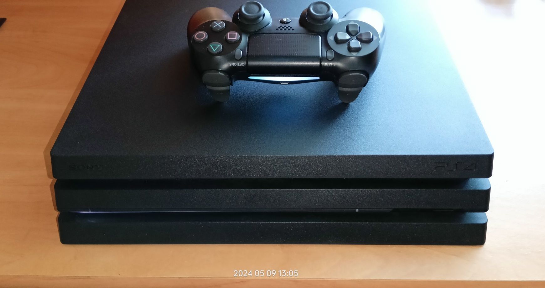 PlayStation 4 PRO + Oryginalny Pad