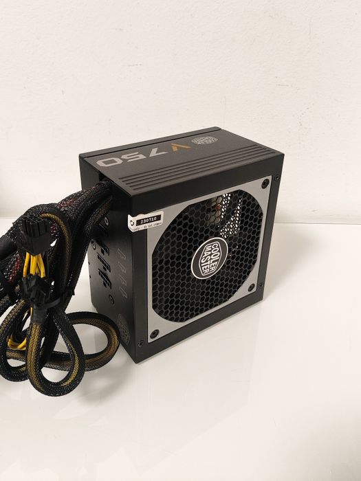 Zasilacz Cooler Master V750W 80 +  Gold