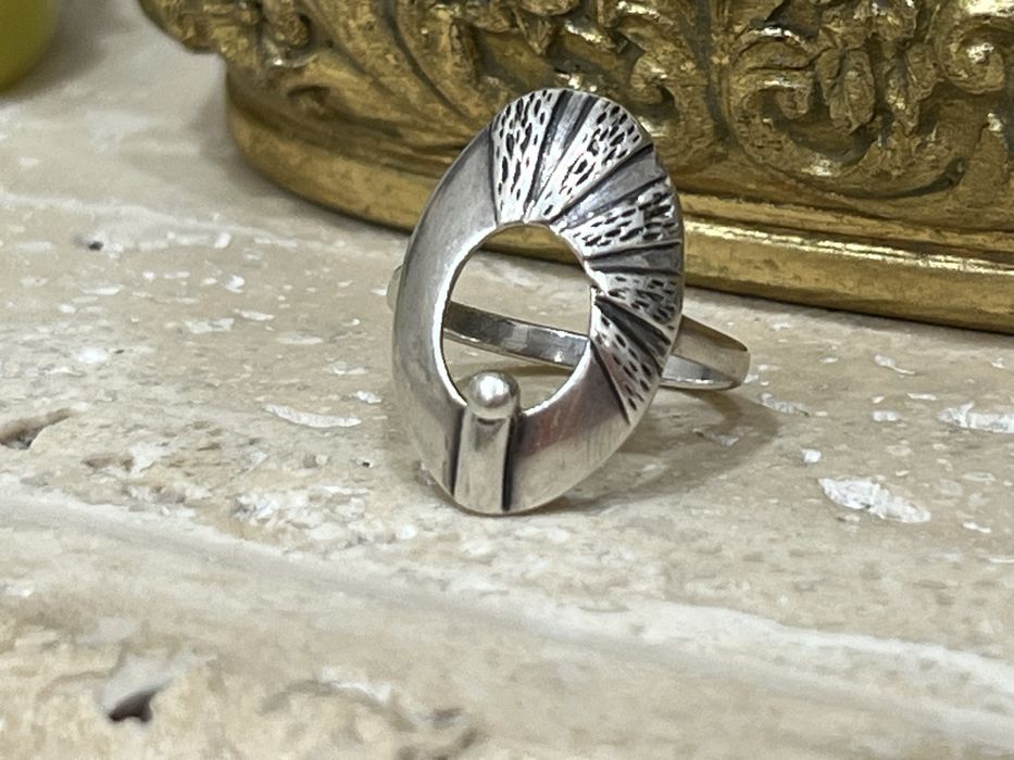 Stary srebrny pierścionek