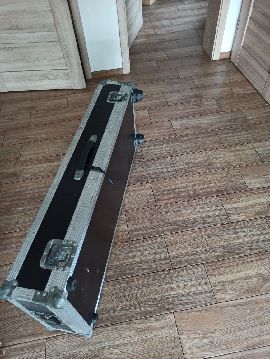 Tyros 3 wraz z hard case