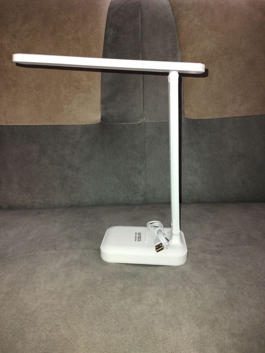 Лед лампа настільна з акамулятором