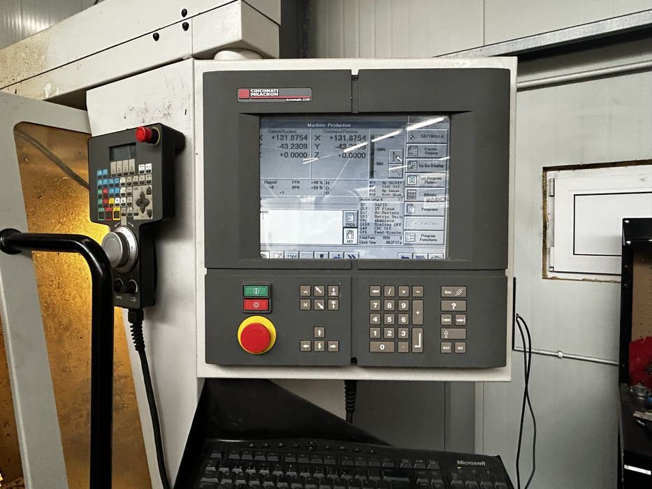 Frezarka  Cnc CINCINNATI MILACRON DART 500 sterowanie Acramatic 2100