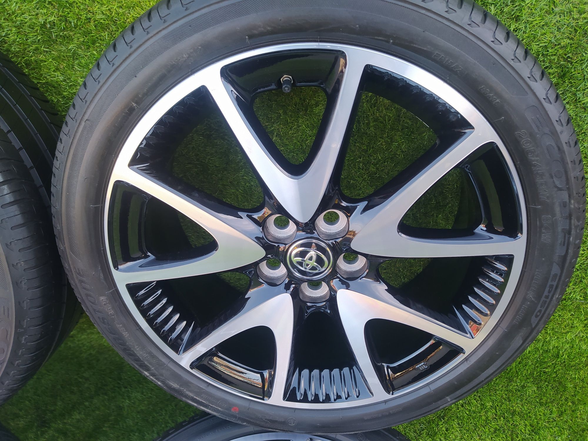 Felgi koła Toyota Yaris lV 205/45 r17 Lato