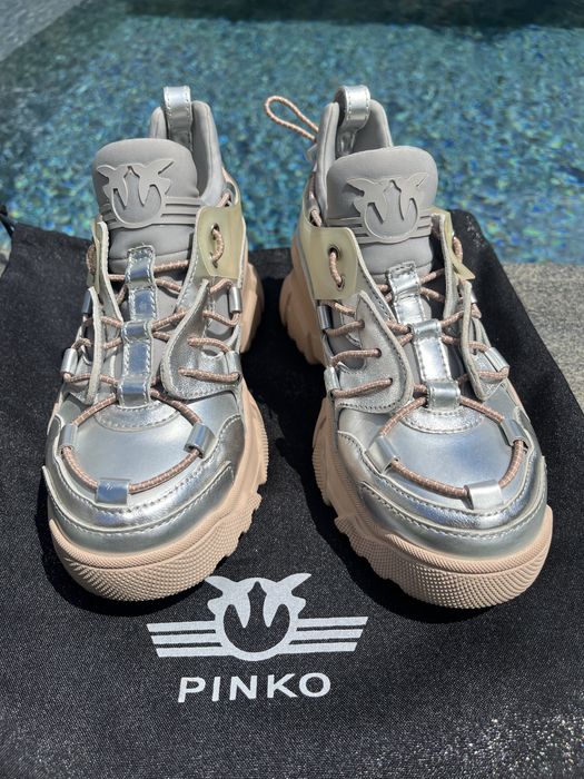 PINKO | Серебристые кроссовки из лаковой кожи