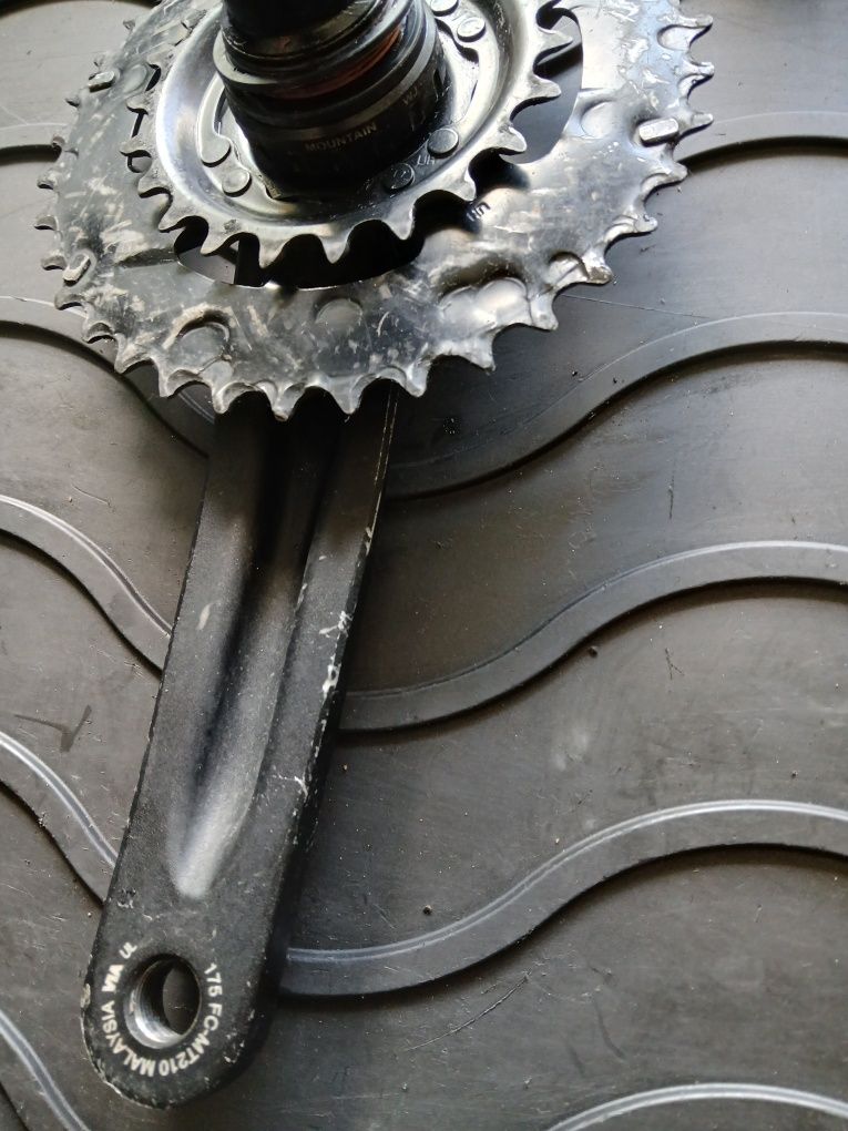 Korba Shimano mt 210 hollowtech II