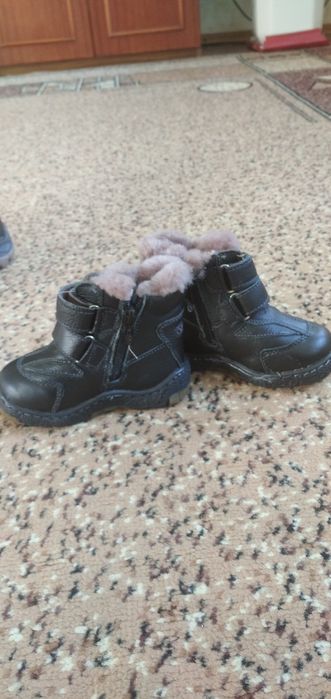 Продам детские зимние ботинки на мальчика