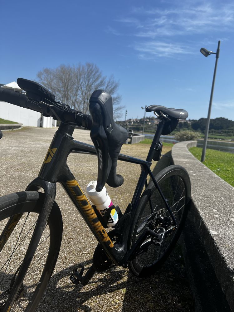 Bicicleta Coluer invicta 5.4 com rodas roval c38 - M