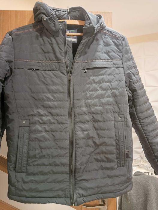 Kurtka męska czarna z kapturem.