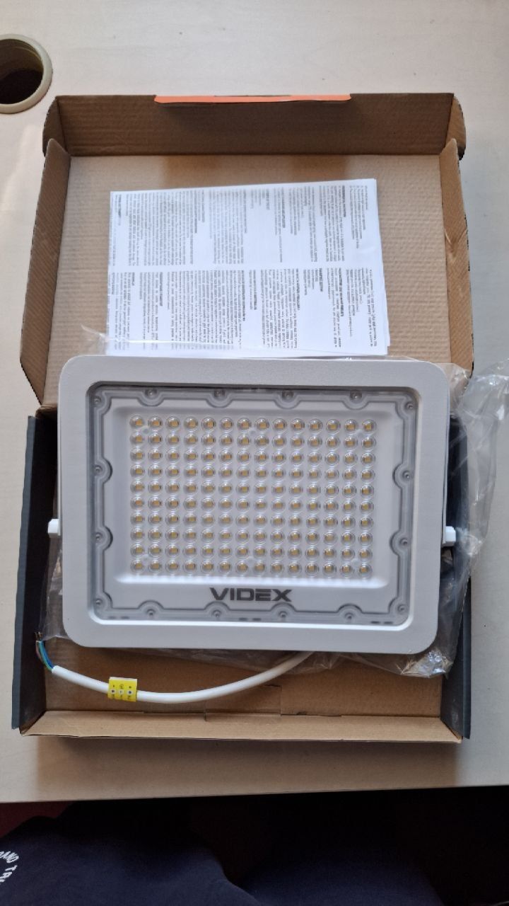 Продам LED прожектор VIDEX F2e 100W