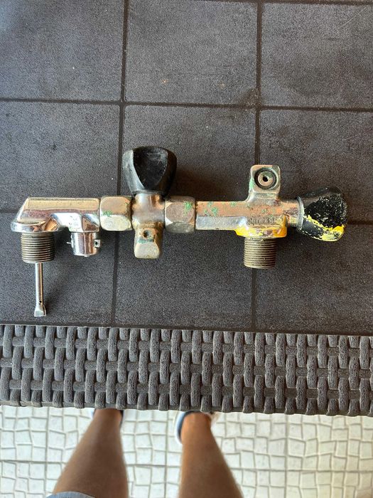 Torneiras de Garrafa Dupla (Mergulho Profissional)