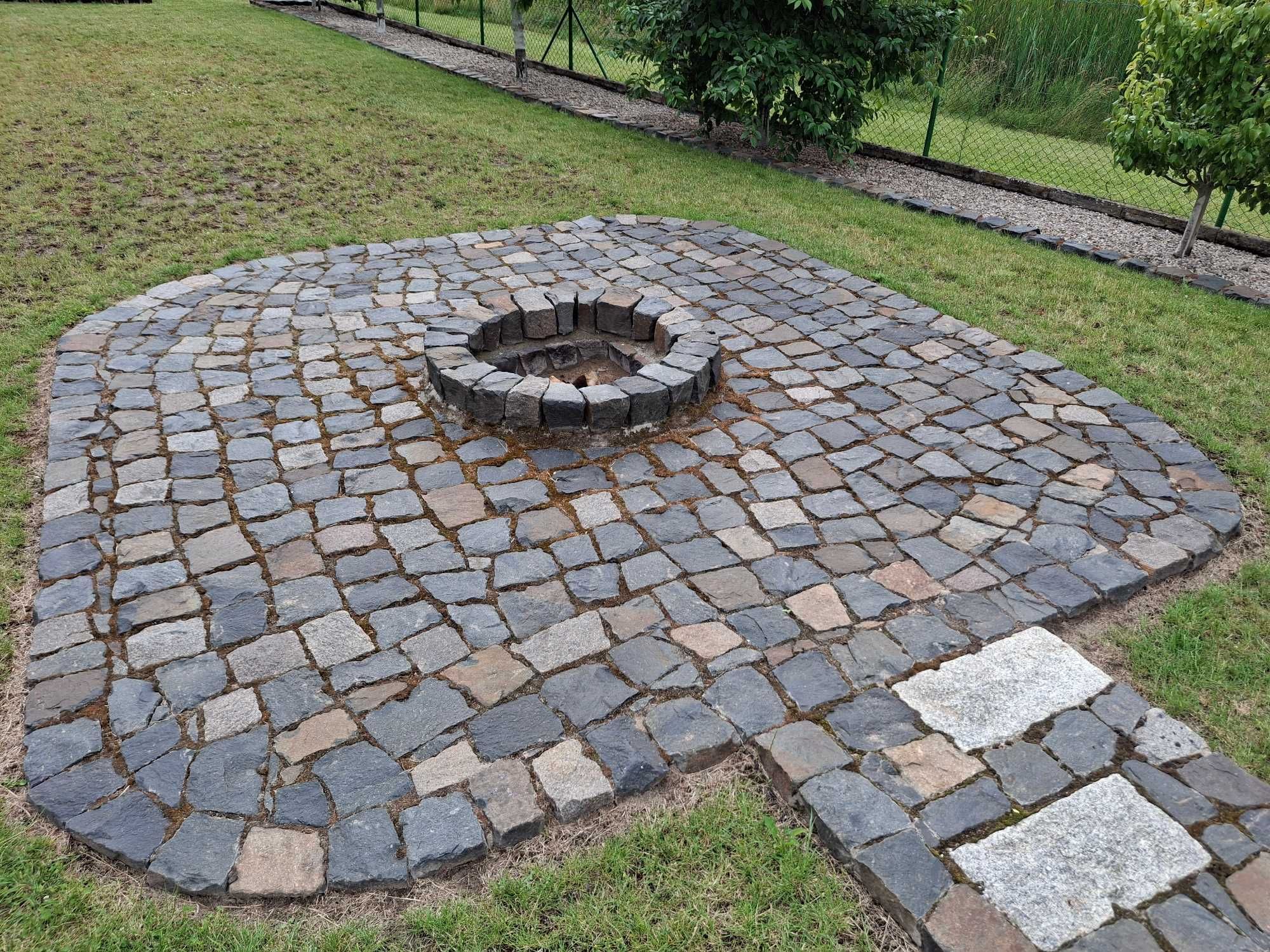 Kostka kamienna brukowa granitowa starobruk