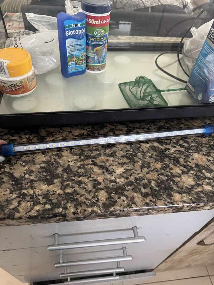 Aquário, com todos os acessorios