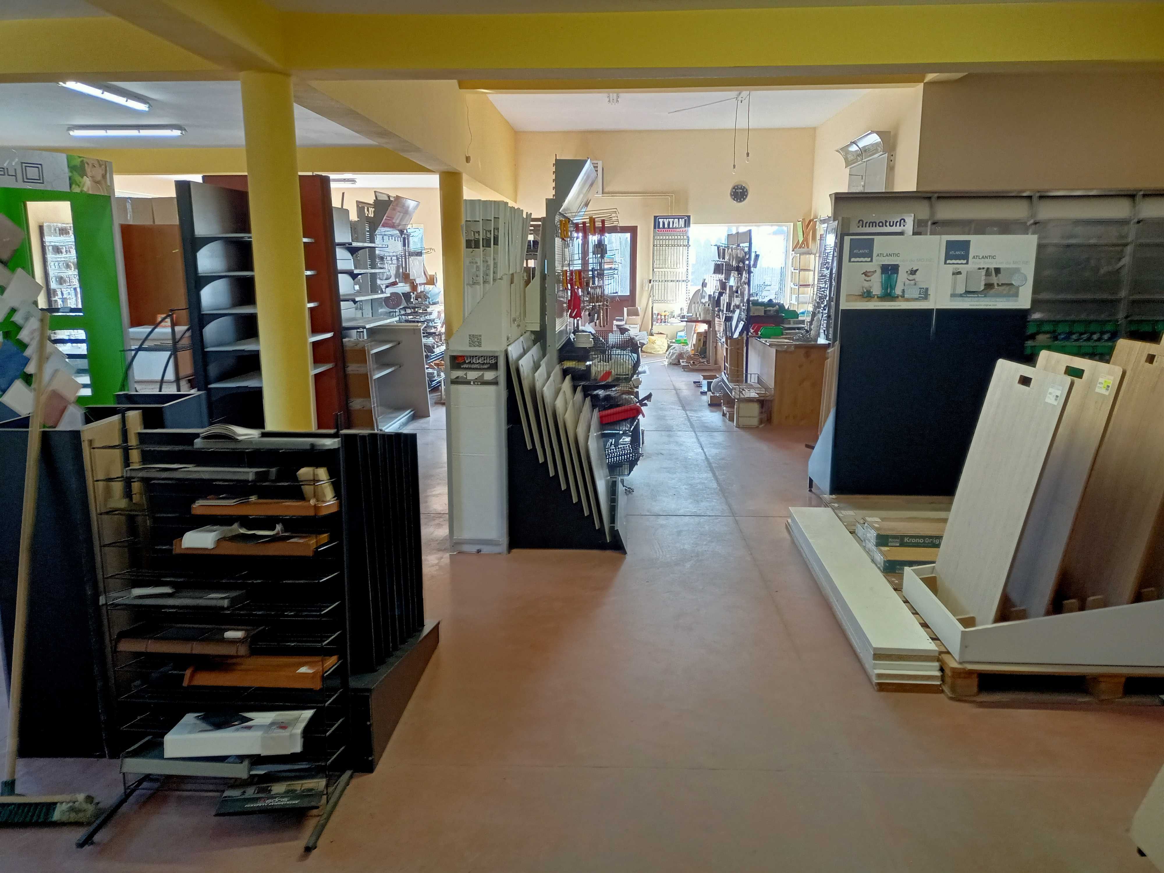Lokal handlowo-usługowy do wynajęcia 287 m2 główna ulica w Tłuszczu