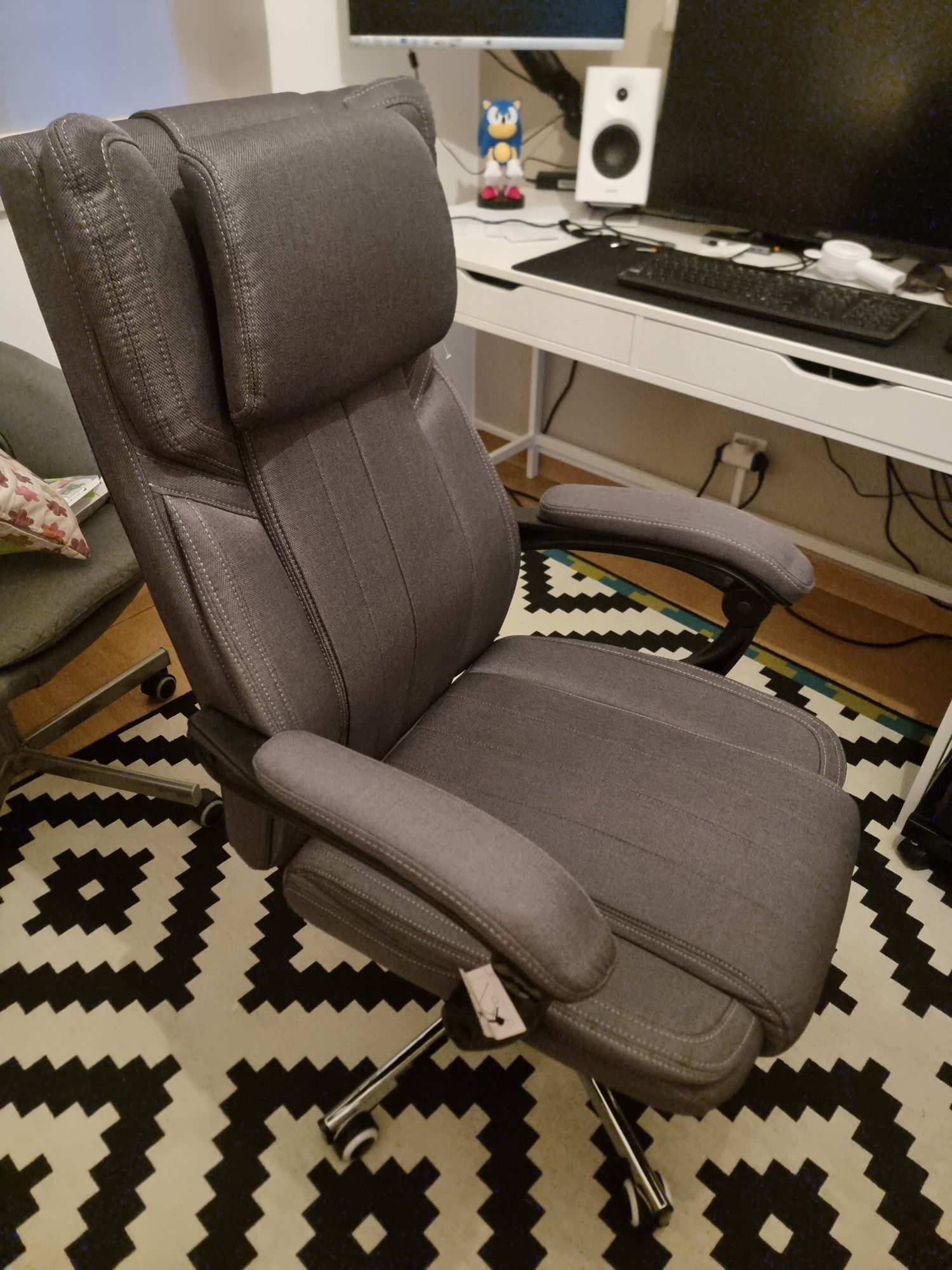 Cadeira de escritório com Massagem - Nova