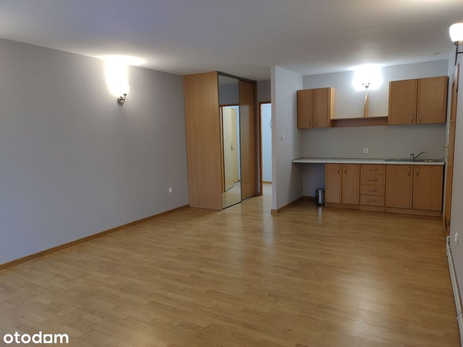 Do wynajęcia lokal usługowy 32m2 - centrum, media w cenie