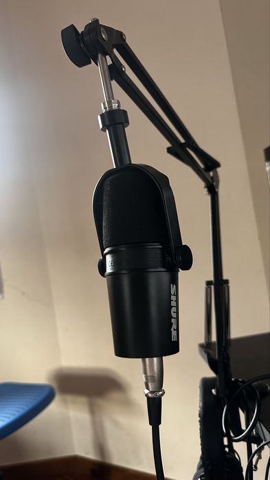 Microfone de podcast shure mbk7