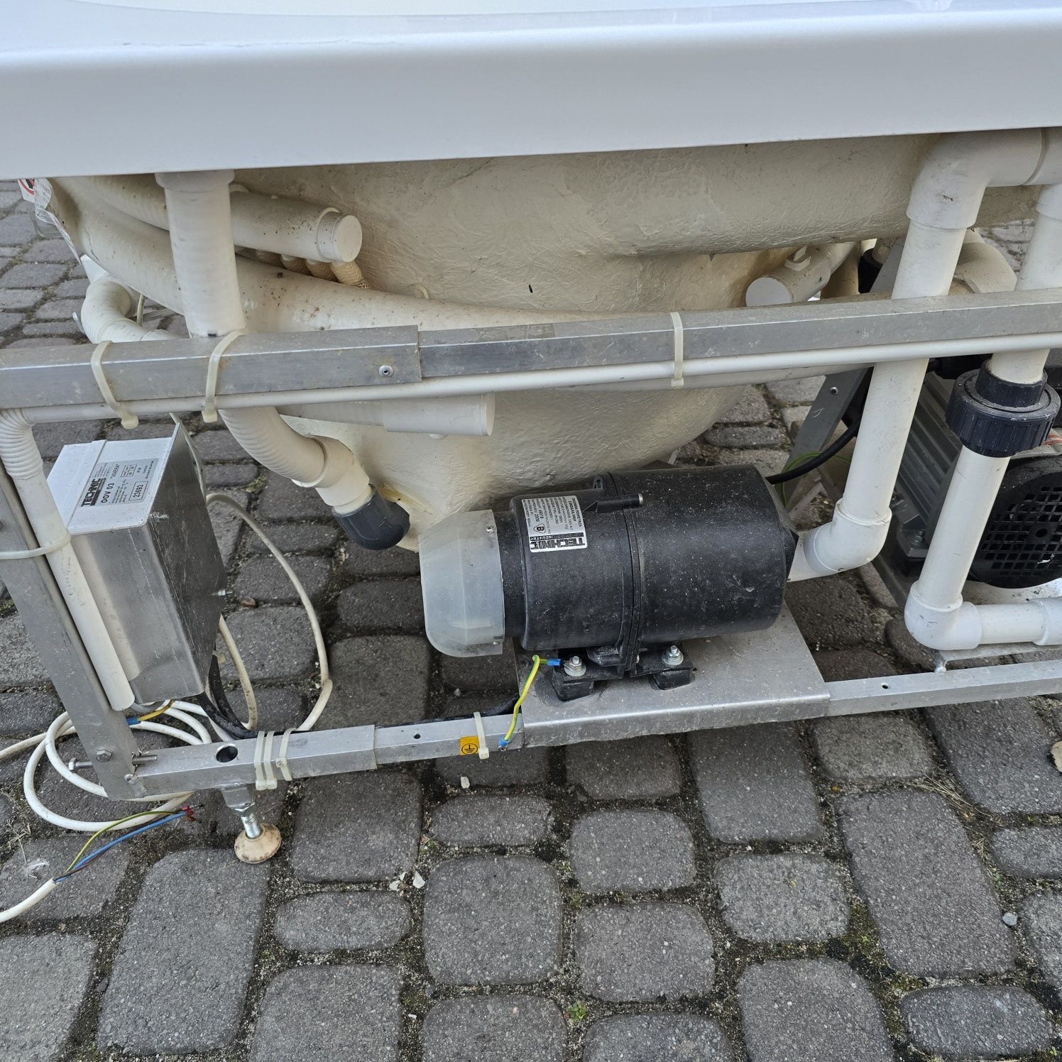 Wanna narożna z hydromasażem 145x90