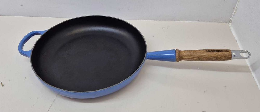 Patelnia żeliwna z drewnianym uchwytem Le Creuset