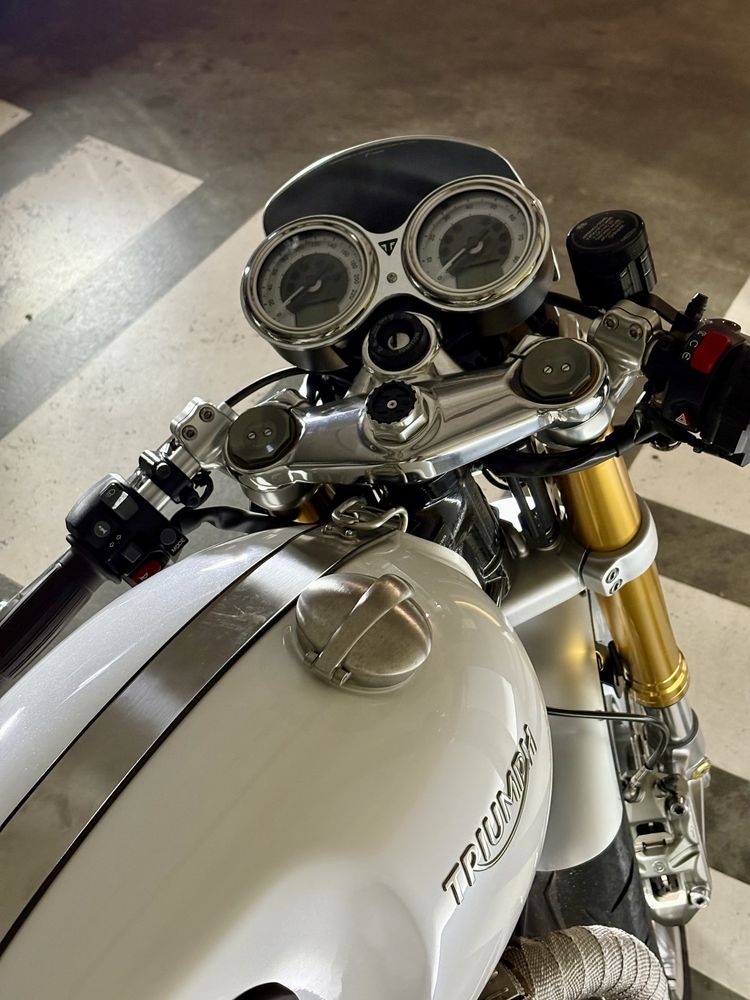 Triumph Thruxon 1200 R < 10000km, muitos extras