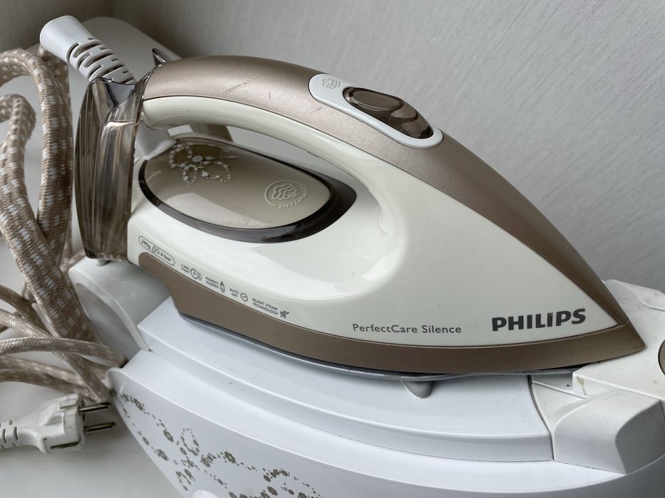 Праска парова. Парорегонатор PHILIPS PerfectCare Silense