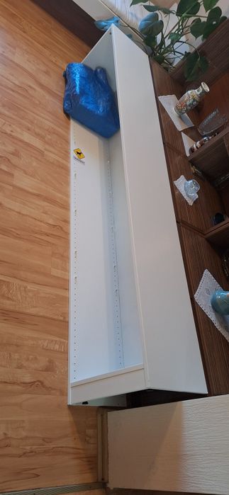 Regał biały z sześcioma półkami