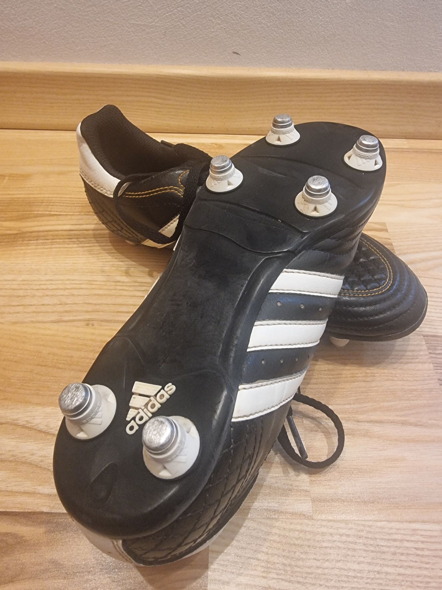 Buty piłkarskie korki wkręty Adidas rozm. 35,5