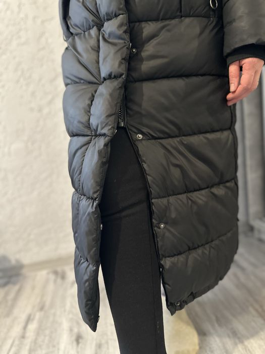 Жіночий довгий пуховик