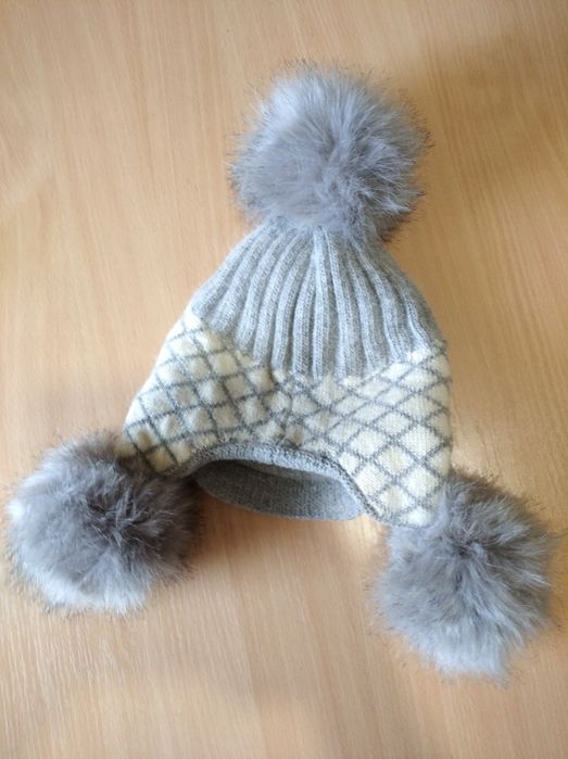 Шапка с помпоном натуральный мех и состав на девочку