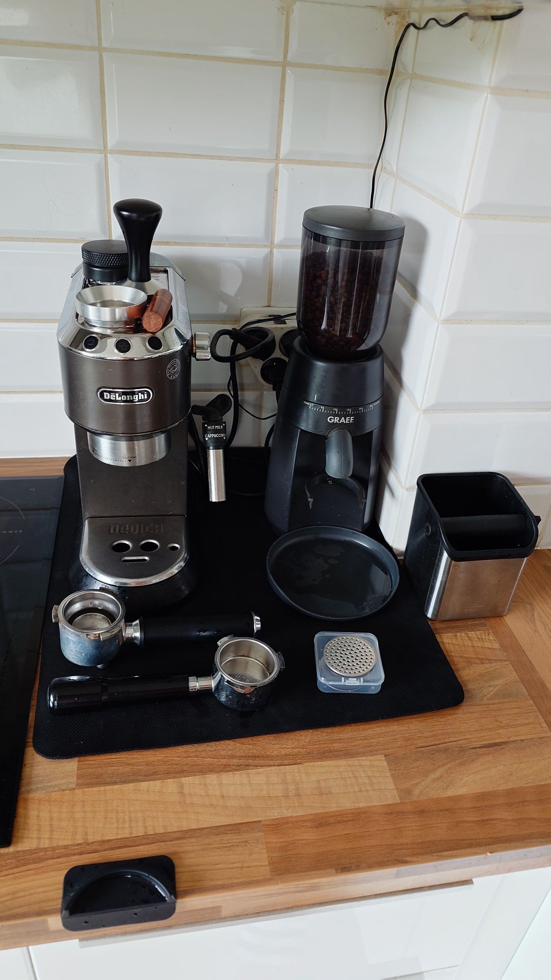 Ekspres ciśnieniowy Delonghi EC685, młynek Graef CM702,dużo dodatków!
