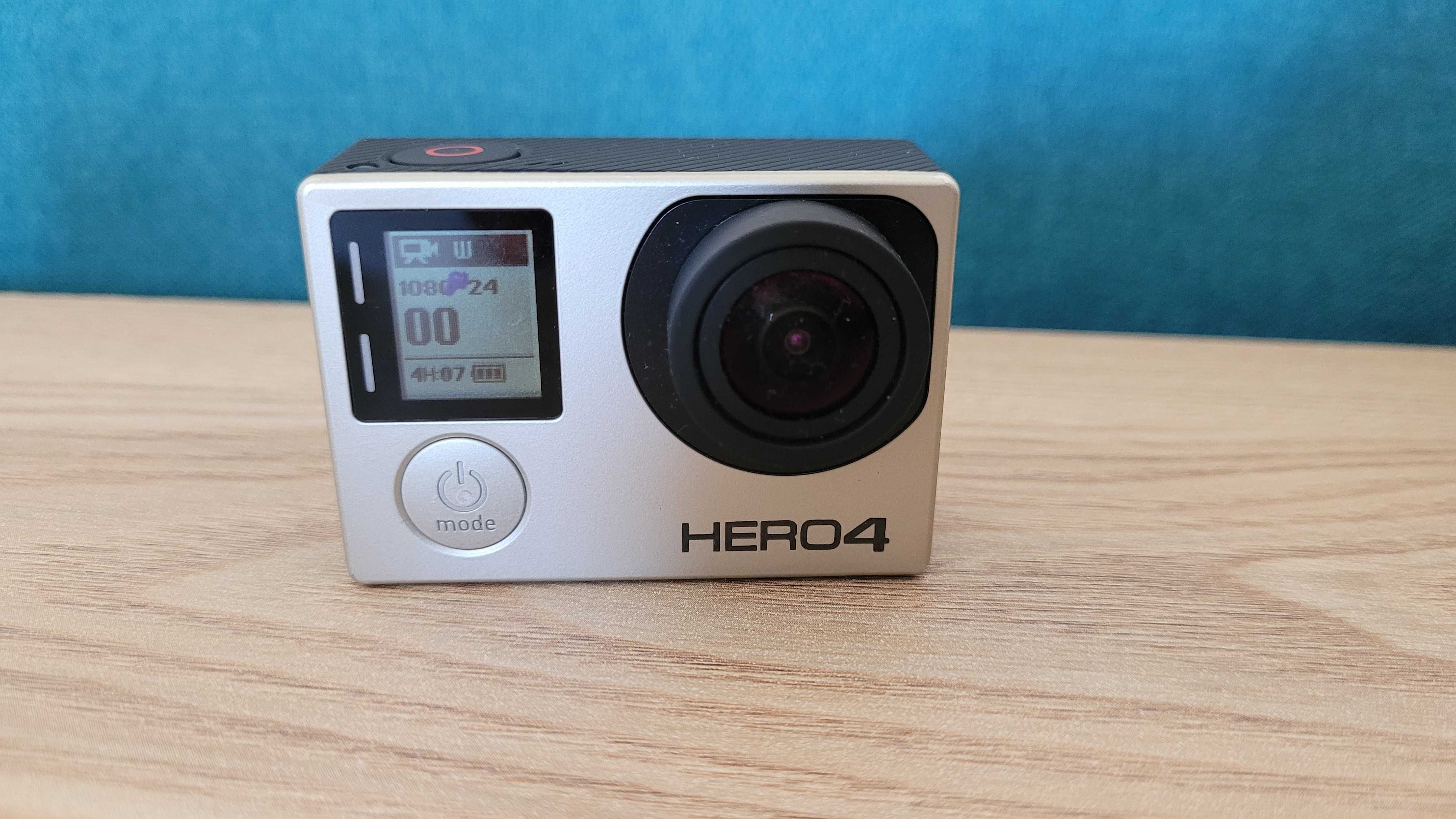 GoPro Hero 4 Silver com 2 cartões SD 64GB, 2 baterias e acessórios