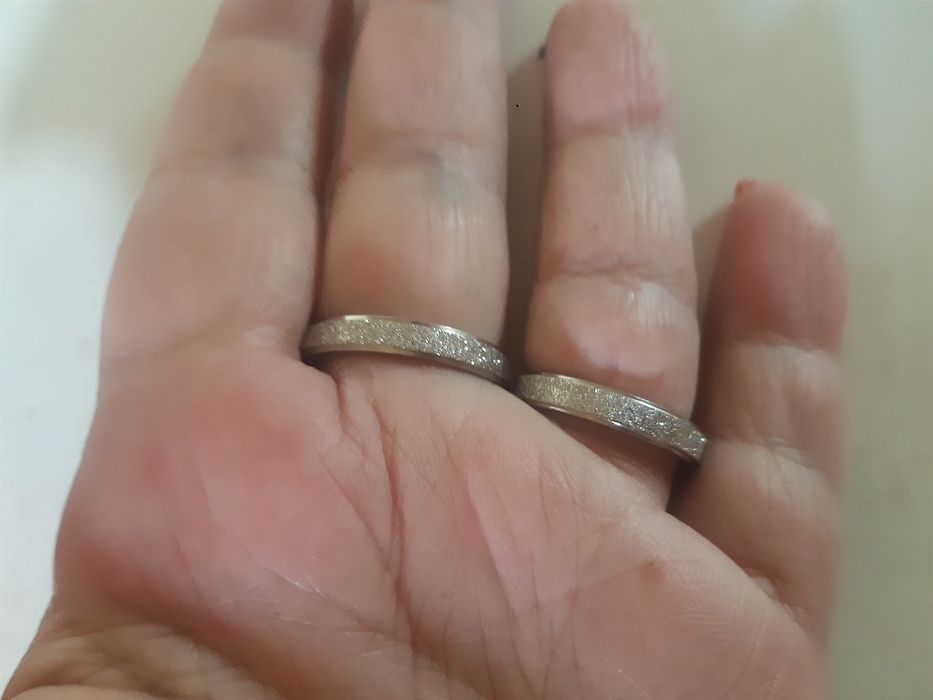 Par de alianças em aço inoxidável novo