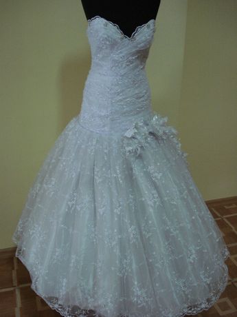 Платье свадебное, новое, размер 44-48.