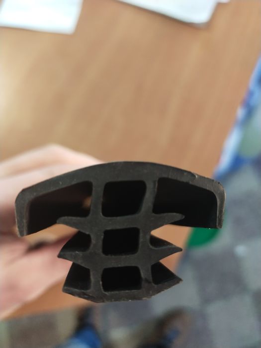 Uszczelka między panele fotowoltaiczne
