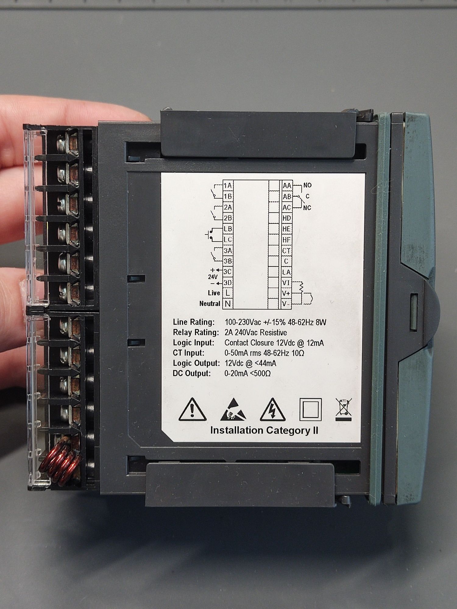 Регулятор температуры Eurotherm Schneider 3208