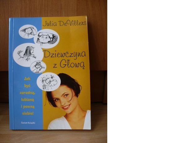 Dziewczyna z Głową, Julia DeVillers