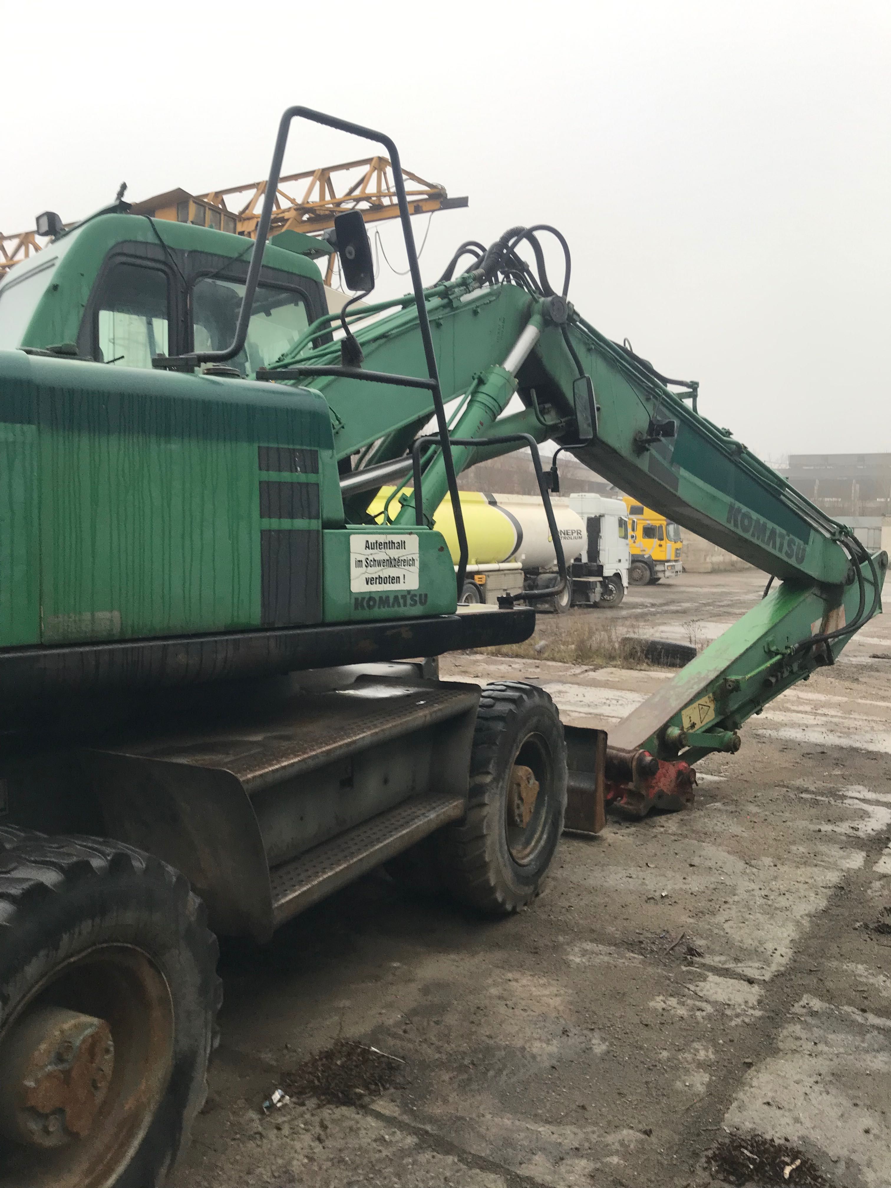 Продам полноповоротный экскаватор komatsu 170